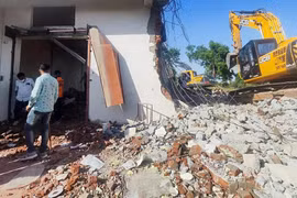 Nổ lớn tại nhà máy pháo hoa lậu, hơn 20 người chết