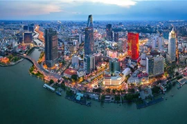 Đồng hành để vươn xa