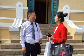 Người mẫu Trà Ngọc Hằng bị tạm hoãn xuất cảnh để đảm bảo thi hành án