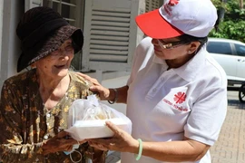 Bữa cơm nhà thờ đậm vị tử tế ở TP.HCM, khiến người nhận khóc vì được thương
