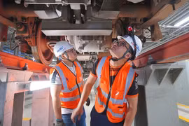 Nghề lái tàu metro: Những 'bác sĩ' thầm lặng bên trong depot Long Bình