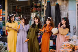 Nhiều bạn trẻ đã đặt lịch chụp ảnh từ sớm để đón Tết Nguyên đán 2025 (ảnh nhân vật cung cấp).