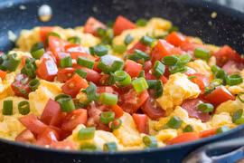 Trứng xào cà chua có nhiều lợi ích cho sức khỏe, ăn buổi nào tốt nhất?