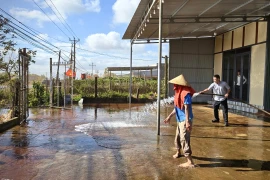 Bụi công trường “bủa vây” khu dân cư