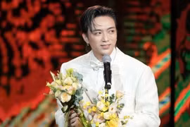 Soobin lập 'hat-trick' tại giải thưởng Cống hiến