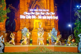 Đêm tháp Đôi - Sắc màu huyền thoại