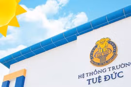 Nhiều học sinh Trường Tuệ Đức nghi bị ngộ độc sau bữa ăn ở trường