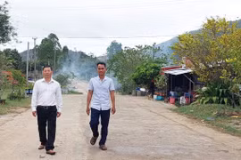 Đường từ trung tâm xã Đăk Song đến các xã phía Đông huyện Kông Chro đã được bê tông hóa. Ảnh: N.D