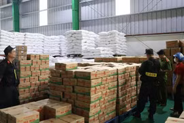 Triệt phá công xưởng sản xuất dầu ăn, mì chính giả cực lớn 