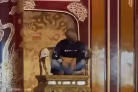 Vụ ngai vua triều Nguyễn bị xâm hại: Cho thôi việc 2 bảo vệ