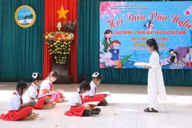 Một tiết mục văn nghệ của học sinh Trường Tiểu học Nguyễn Tri Phương (xã Ia Glai) tri ân thầy cô nhân Ngày Nhà giáo Việt Nam (20-11). Ảnh: Q.T