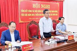 Đồng chí Hồ Văn Niên-Ủy viên Ban Chấp hành Trung ương Đảng, Bí thư Tỉnh ủy, Chủ tịch HĐND tỉnh, Trưởng ban Chỉ đạo phòng-chống tham nhũng, tiêu cực tỉnh phát biểu chỉ đạo tại hội nghị. Ảnh: VĨNH HOÀNG