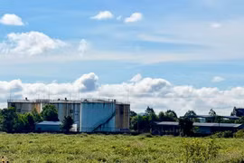 Kho xăng dầu của Công ty TNHH một thành viên Xăng dầu Bắc Tây Nguyên tại xã Ia Tiêm (huyện Chư Sê) hiện chưa được chấp thuận đấu nối vào quốc lộ. Ảnh: V.T