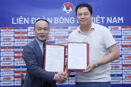 Người hùng World Cup Hàn Quốc gia hạn hợp đồng với đội tuyển Việt Nam