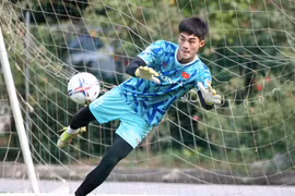 Đình Triệu tái xuất và vẫn quá hay, thủ môn trẻ HAGL phải cạnh tranh gay gắt