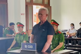 Bỏ thuốc trừ cỏ vào hộp bánh để giết vợ cũ nhằm chiếm đoạt tài sản