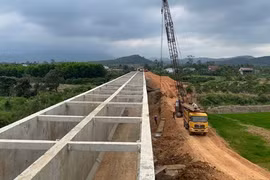 Dự án 4.400 tỉ liên tiếp lùm xùm lại chậm tiến độ