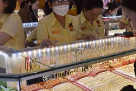 Giá vàng hôm nay 9-3: Đồng loạt dự báo tăng tiếp