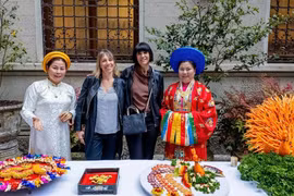 Áo dài, nón lá, nem công chả phượng… xứ Huế đến Ý