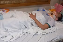 Nữ sinh lớp 11 bị đánh hội đồng gãy đốt sống cổ