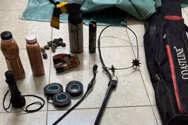 CLIP: 2 đối tượng trộm chó xịt hơi cay vào công an để chống trả