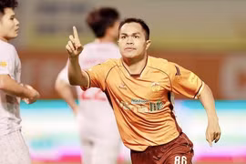 HAGL vừa biết cách trụ hạng lại vừa khiến cuộc đua vô địch trở nên 'khó thở'