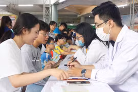 Kiểm tra sức khỏe thường xuyên cũng là cách chữa lành và đảm bảo sức khỏe tâm thần cho sinh viên . Ảnh C.TRIỆU. Nguồn TTO