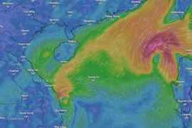 Bão số 8 và áp thấp nhiệt đới hoạt động trên Biển Đông như thế nào?