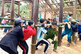 Xóa nhà tạm, 'xây' lòng dân: Gỡ khó để người nghèo có nhà