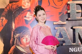 Midu rạng ngời thảm đỏ, chúc mừng Kiều Trinh