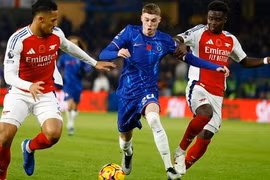 Chelsea và Arsenal hòa thót tim đại chiến, hài lòng Top 4 Ngoại hạng