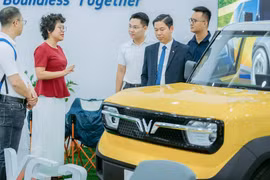 Xanh SM chính thức kết nối tài xế và mở bán 2 mẫu ô tô điện tại Lào