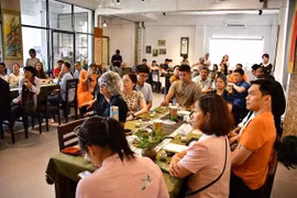 Uống trà đi!: Hiểu trà, hồn nhiên làm việc nghĩa