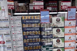 Bia Tết bất ngờ giảm giá sớm, nhiều nơi chất hàng thành 'núi'