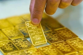 Giá vàng nơi tăng, chỗ giảm