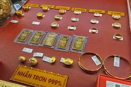 Giá vàng hôm nay 24-3: Vàng nhẫn 99,99 mỗi nơi một giá!