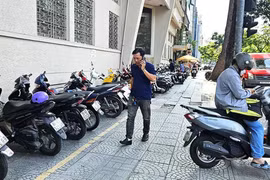 Cát cứ thu phí đỗ xe 'lụi': Quyết liệt xử lý, vỉa hè sẽ ngăn nắp