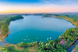 Thắng cảnh Biển Hồ. Ảnh: Phạm Quý