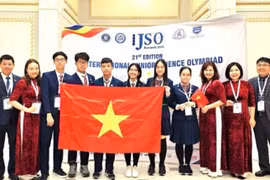 Cả 6 học sinh Việt Nam tham dự Olympic khoa học trẻ quốc tế đều giành huy chương