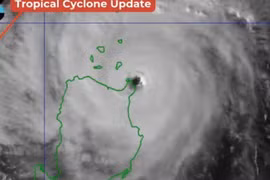 Bão Yinxing đổ bộ Philippines, có thể lên siêu bão và vào biển Đông