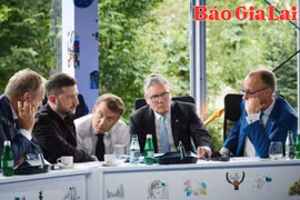 Tin thế giới ngày 17-5: 4 lãnh đạo châu Âu và ông Zelensky cùng điện đàm với ông Trump