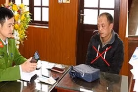 Bắt ổ nhóm dàn cảnh móc túi tại lễ hội chùa Tam Chúc