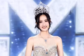 Hoa hậu Ý Nhi khoe sắc vóc, tiết lộ lý do tạm gác việc học ở Úc