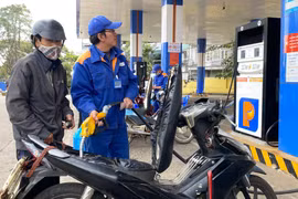 Tất cả cửa hàng kinh doanh bán lẻ xăng dầu trên địa bàn tỉnh đã áp dụng giải pháp kết nối tự động khi phát hành hóa đơn điện tử. Ảnh: S.C