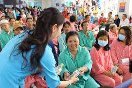 Người hành nghề công tác xã hội bị nghiêm cấm lợi dụng việc cung cấp dịch vụ công tác xã hội để trục lợi. Ảnh nguồn chinhphu.vn