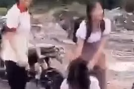 Xác minh clip nữ sinh bị bạn học đánh tới tấp ở Thủ Đức