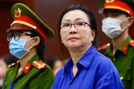 Bị cáo Trương Mỹ Lan khóc và cho biết đã sẵn sàng khắc phục hậu quả