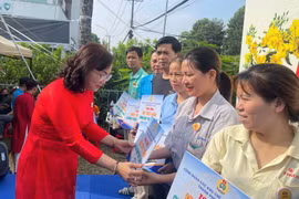 Chung tay cùng mọi nhà đón Tết