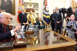 Tổng thống Mỹ Donald Trump phát biểu với báo giới tại Nhà Trắng. Ảnh REUTERS