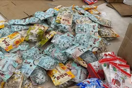 Mua kẹo Trung Quốc rồi gắn xuất xứ Nhật Bản, Hàn Quốc để bán